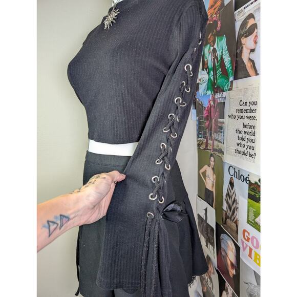 Lace up Gothic Top - Picture 2 of 4